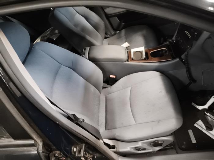 Używane Fotel prawy Mercedes C (W203) 2.2 C-220 CDI 16V Cena na żądanie oferowane przez Autodemontage Joko B.V.