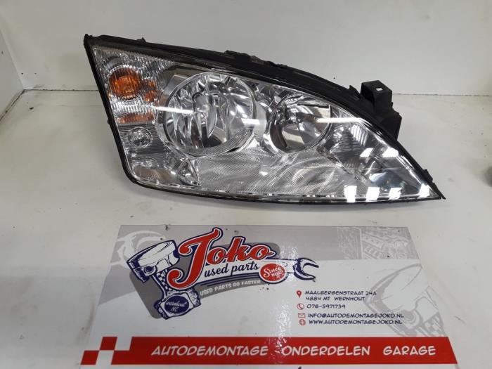 Używane Reflektor prawy Ford Mondeo III Wagon 1.8 16V Cena na żądanie oferowane przez Autodemontage Joko B.V.