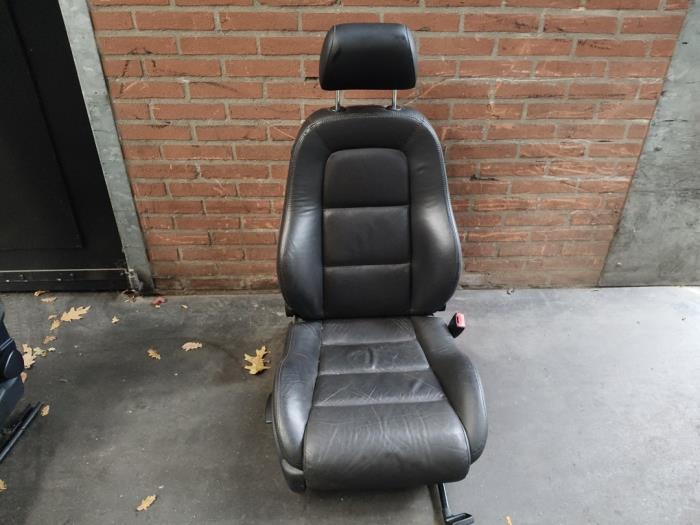 Używane Fotel prawy Audi TT Roadster (8N9) 1.8 20V Turbo Cena na żądanie oferowane przez Autodemontage Joko B.V.