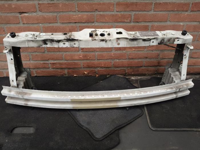 Begagnade Främre stötfångarram Chevrolet Spark (M300) 1.0 16V Pris på förfrågan erbjuds av Autodemontage Joko B.V.