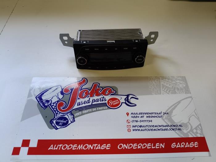 Używane Radio Opel Karl 1.0 12V Cena na żądanie oferowane przez Autodemontage Joko B.V.