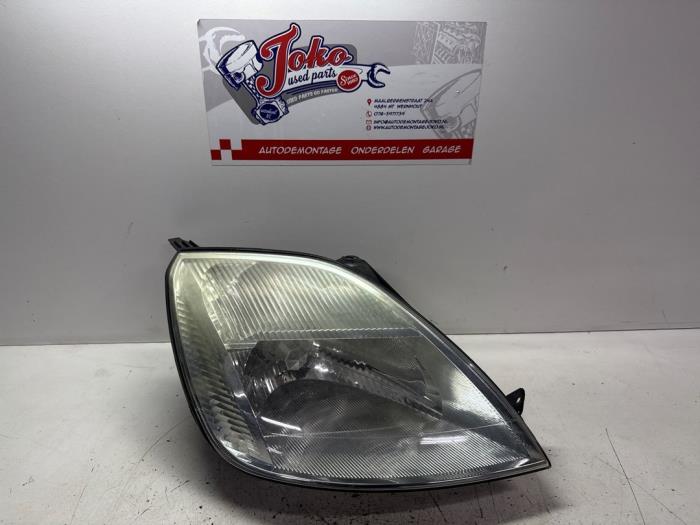 Używane Reflektor prawy Ford Fiesta 5 (JD/JH) 1.4 TDCi Cena na żądanie oferowane przez Autodemontage Joko B.V.