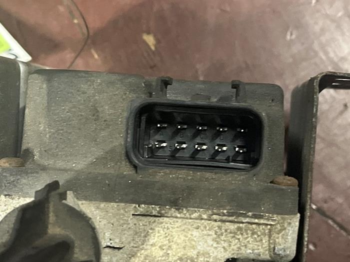 Tempomat van een Opel Omega B (25/26/27) 3.0i V6 24V 1995