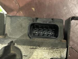 Tempomat van een Opel Omega B (25/26/27) 3.0i V6 24V 1995