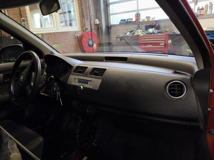 Używane Panel Suzuki Swift (ZA/ZC/ZD1/2/3/9) 1.3 VVT 16V Cena na żądanie oferowane przez Autodemontage Joko B.V.