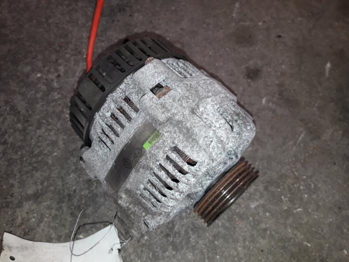 Begagnade Dynamo Renault Twingo (C06) 1.2 Pris på förfrågan erbjuds av Autodemontage Joko B.V.