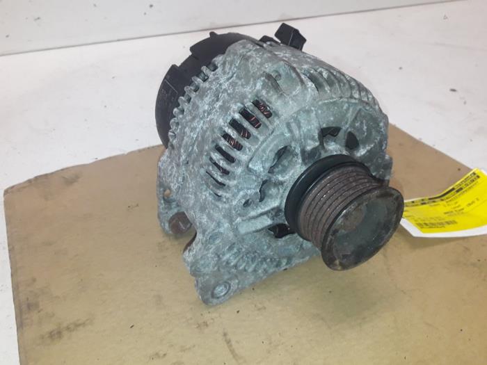 Begagnade Dynamo Volkswagen Vento (1H2) 1.6 i Pris på förfrågan erbjuds av Autodemontage Joko B.V.
