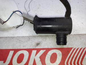 Usados Bomba de limpiaparabrisas delante Mazda 323 C (BA13) 1.5i 16V Precio de solicitud ofrecido por Autodemontage Joko B.V.