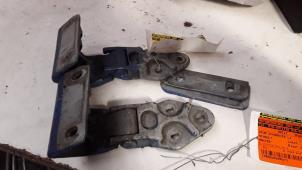 Used Front door hinge, left Renault Master II (JD) 2.8 dTi Price on request offered by Autodemontage Joko B.V.