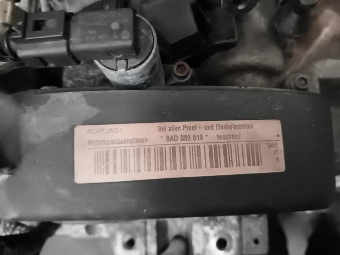 Motor van een Volkswagen Golf IV Variant (1J5) 1.6 FSI 16V 2003