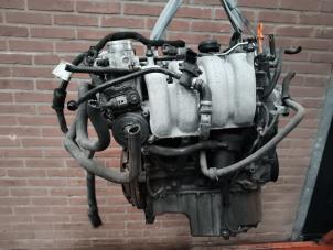 Motor van een Volkswagen Golf IV Variant (1J5) 1.6 FSI 16V 2003