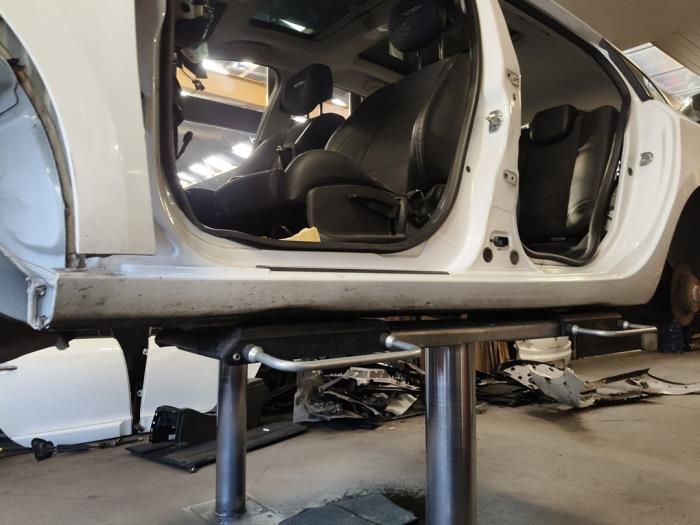 Używane Próg lewy Renault Megane III Grandtour (KZ) 1.5 dCi 110 Cena na żądanie oferowane przez Autodemontage Joko B.V.