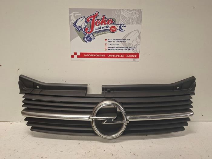 Nowe Grill Opel Omega B (25/26/27) 2.5 TD Cena na żądanie oferowane przez Autodemontage Joko B.V.