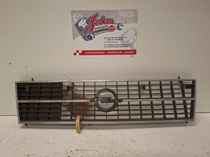 Nowe Grill Opel Kadett D (31/32/33/34/41/42/43/44) 1.2 S Cena na żądanie oferowane przez Autodemontage Joko B.V.