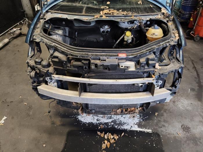 Begagnade Front Audi A2 (8Z0) 1.4 16V Pris på förfrågan erbjuds av Autodemontage Joko B.V.
