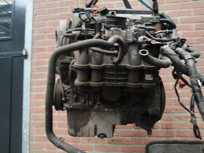 Engine from a Honda FR-V (BE) 1.7 16V 2005