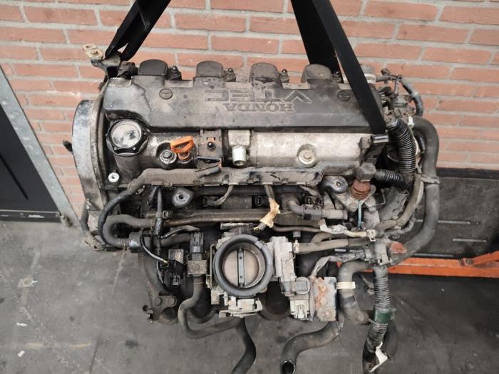 Engine from a Honda FR-V (BE) 1.7 16V 2005