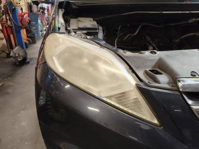Używane Reflektor prawy Honda FR-V (BE) 1.7 16V Cena na żądanie oferowane przez Autodemontage Joko B.V.