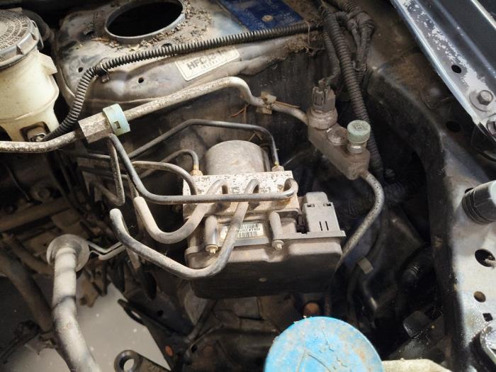 Begagnade ABS-pump Honda FR-V (BE) 1.7 16V Pris på förfrågan erbjuds av Autodemontage Joko B.V.