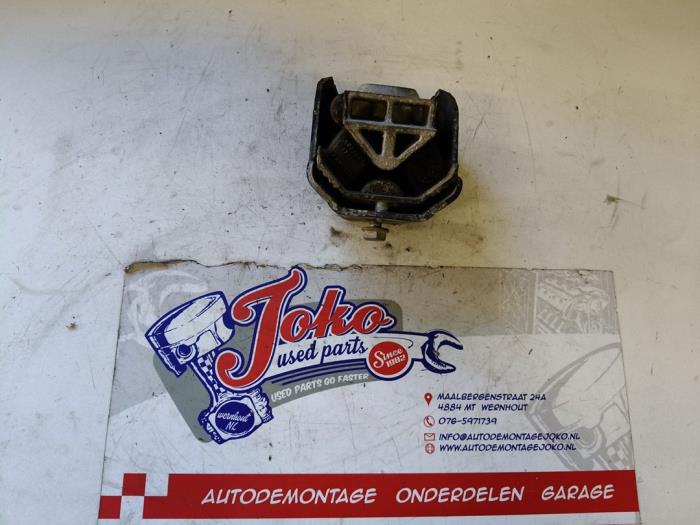 Used Engine mount Mercedes Sprinter 5t (906) 519 CDI,BlueTEC V6 24V Price on request offered by Autodemontage Joko B.V.