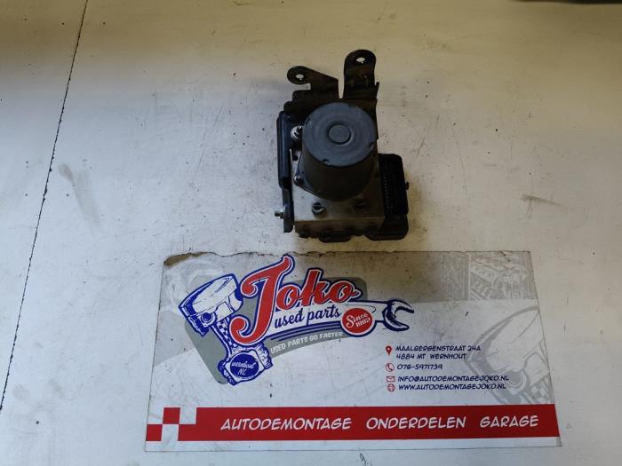 Używane Pompa ABS Mercedes Sprinter 5t (906) 519 CDI,BlueTEC V6 24V Cena na żądanie oferowane przez Autodemontage Joko B.V.