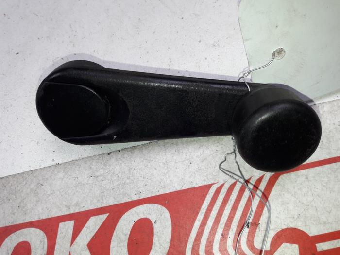 Używane Klamka okienna BMW 3 serie (E36/4) 320i 24V Cena na żądanie oferowane przez Autodemontage Joko B.V.