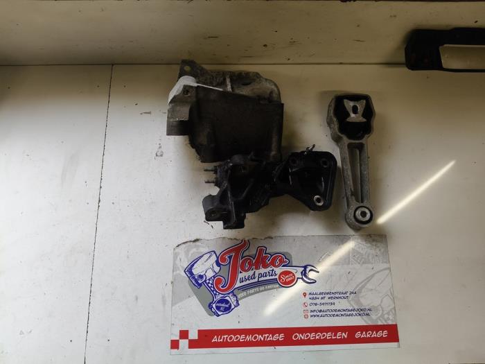Used Engine mount Ford S-Max (GBW) 2.5 Turbo 20V Price on request offered by Autodemontage Joko B.V.