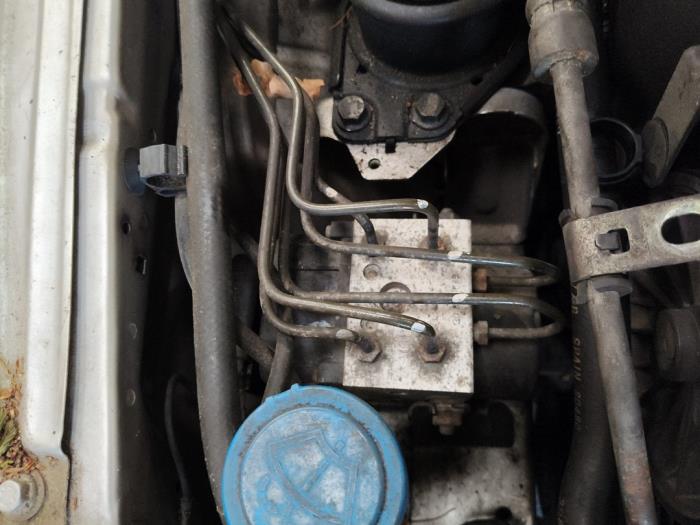 Usagé Bloc ABS Volvo S40 (VS) 2.0 16V Prix sur demande proposé par Autodemontage Joko B.V.