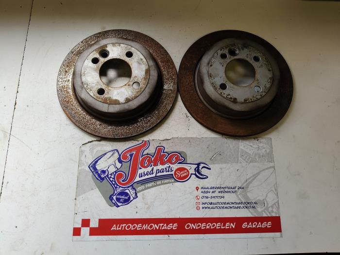 Używane Tarcza hamulcowa tyl Mini Mini (R56) 1.6 16V Cooper Cena na żądanie oferowane przez Autodemontage Joko B.V.