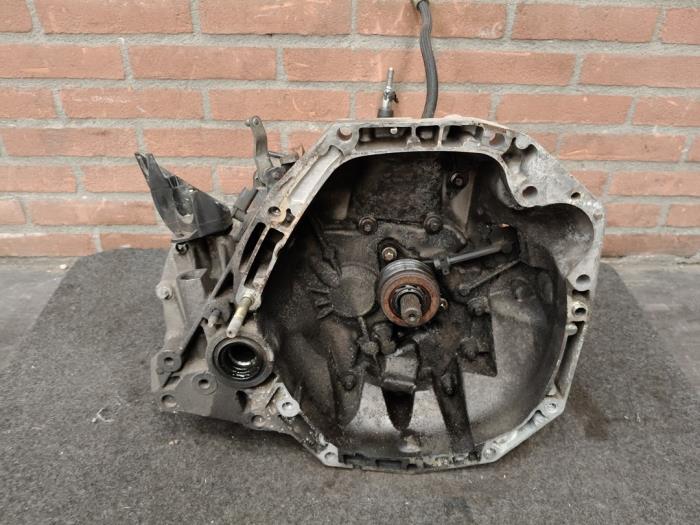 Gebrauchte Getriebe Renault Clio III (BR/CR) 1.4 16V Preis auf Anfrage angeboten von Autodemontage Joko B.V.