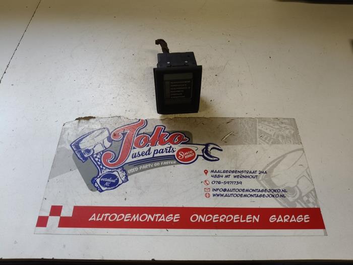 Begagnade Innerdisplay Opel Calibra 2.0i 16V Pris på förfrågan erbjuds av Autodemontage Joko B.V.