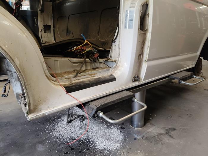 Używane Próg lewy Volkswagen Transporter T5 2.0 TDI DRF Cena na żądanie oferowane przez Autodemontage Joko B.V.