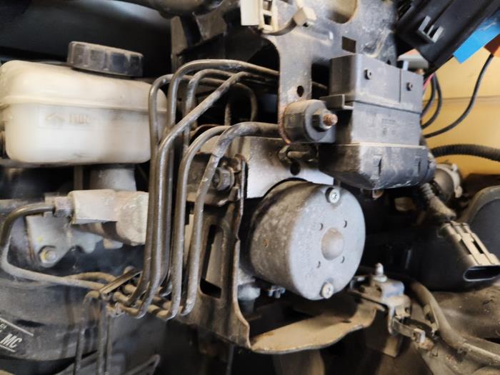 Używane Pompa ABS Opel Astra G (F67) 1.6 16V Twin Port Cena na żądanie oferowane przez Autodemontage Joko B.V.