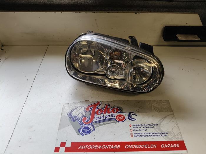Używane Reflektor prawy Volkswagen Golf III Cabrio Restyling (1E7) 2.0 Cena na żądanie oferowane przez Autodemontage Joko B.V.
