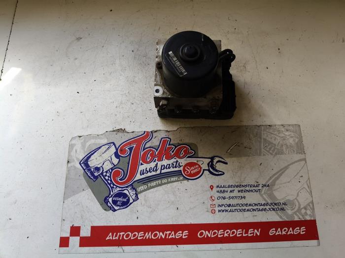 Usagé Bloc ABS Volkswagen Golf III Cabrio Restyling (1E7) 2.0 Prix sur demande proposé par Autodemontage Joko B.V.