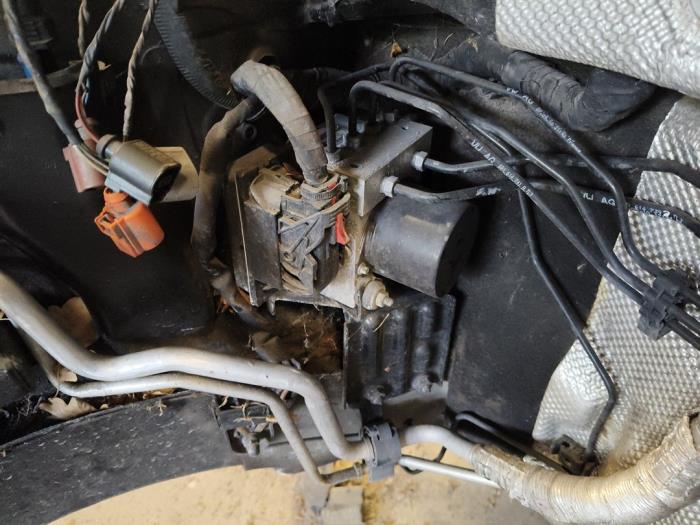 Używane Pompa ABS Volkswagen Polo V (6R) 1.2 TDI 12V BlueMotion Cena na żądanie oferowane przez Autodemontage Joko B.V.