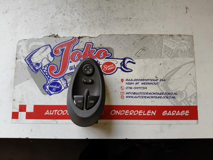 Usados Interruptor de ventanilla eléctrica Iveco New Daily III 29L12V Precio de solicitud ofrecido por Autodemontage Joko B.V.