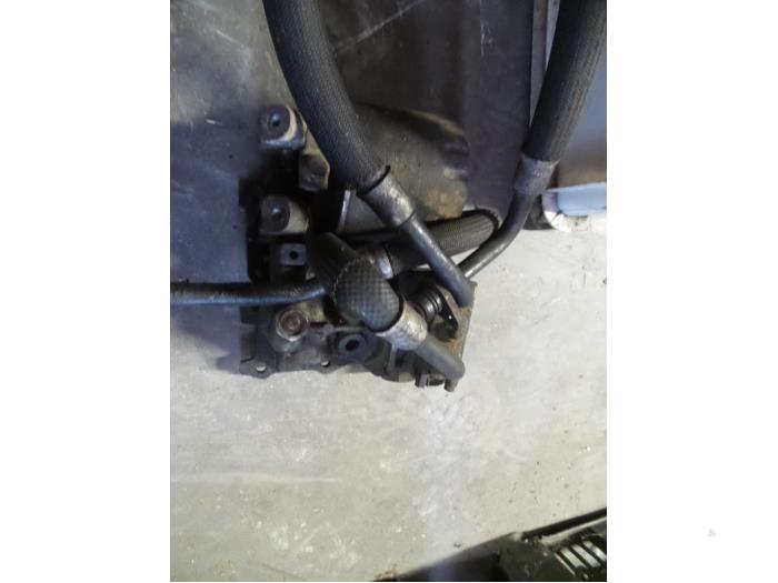 Gebrauchte Ölfiltergehäuse Renault Espace (JE) 2.2 dT 12V Preis auf Anfrage angeboten von Autodemontage Joko B.V.