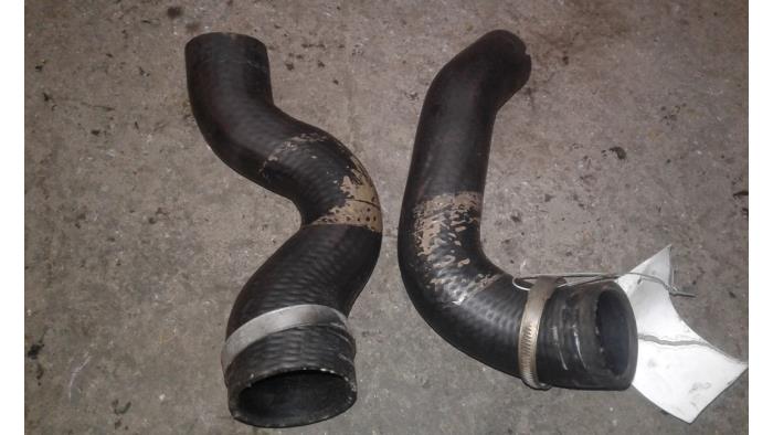 Gebrauchte Intercooler Schlauch Opel Astra H SW (L35) 1.7 CDTi 16V Preis auf Anfrage angeboten von Autodemontage Joko B.V.