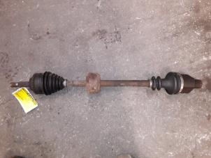 Used Front drive shaft, right Renault Clio II (BB/CB) 1.4 16V Price on request offered by Autodemontage Joko B.V.