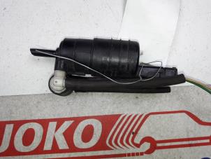Used Windscreen washer pump Renault Clio II (BB/CB) 1.4 16V Price on request offered by Autodemontage Joko B.V.
