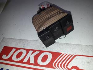 Usados Interruptor de luz de pánico Audi A4 (B5) 1.6 Precio de solicitud ofrecido por Autodemontage Joko B.V.