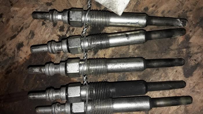 Gebrauchte Glühkerze Volvo V70 (GW/LW/LZ) 2.5 TDI Preis auf Anfrage angeboten von Autodemontage Joko B.V.