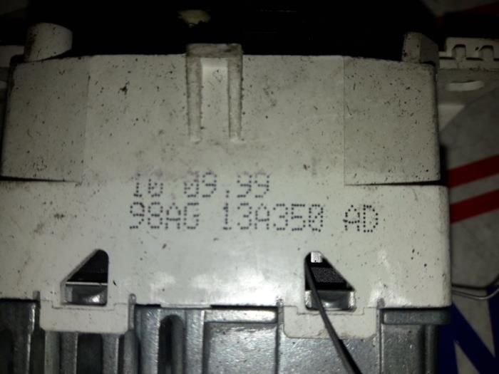 Panic lighting switch from a Ford Focus 1 Wagon 1.8 TDdi 1999