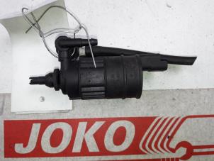 Used Windscreen washer pump Renault Clio II (BB/CB) 1.2 Price on request offered by Autodemontage Joko B.V.
