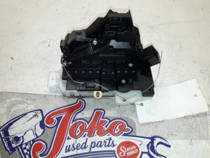 Used Rear door mechanism 4-door, right Ford Mondeo III 1.8 16V Price on request offered by Autodemontage Joko B.V.