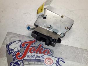 Used Tailgate lock mechanism Ford Mondeo III 1.8 16V Price on request offered by Autodemontage Joko B.V.