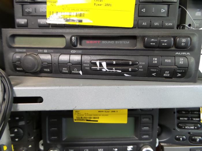 Reproductor de casetes y radio de un Seat Ibiza 1999