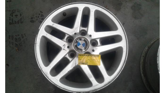 Wheel from a BMW 3 serie Touring (E46/3) 318d 16V 2004