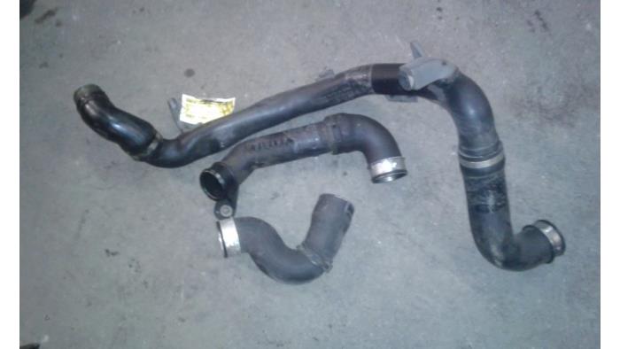Gebrauchte Intercooler Schlauch Volkswagen Caddy III (2KA,2KH,2CA,2CH) 1.9 TDI Preis auf Anfrage angeboten von Autodemontage Joko B.V.
